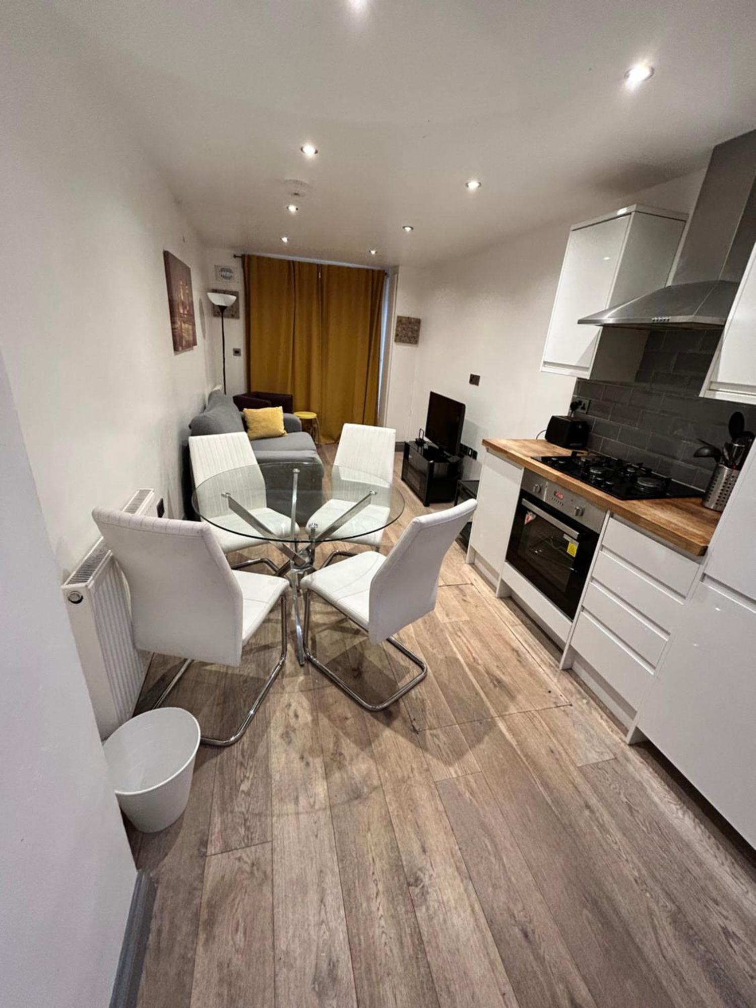 Classic Brixton City Apartment London Exterior photo
